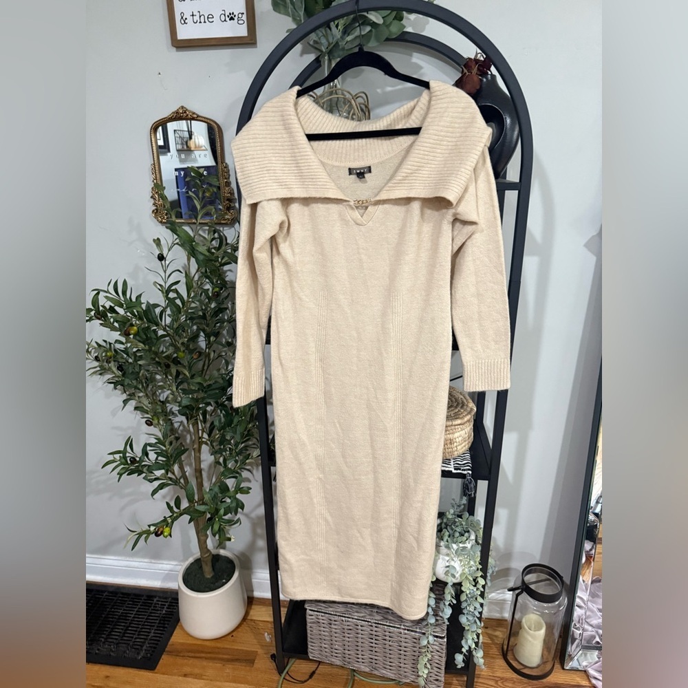 Swny Chic Cream Long Sleeve Sweater Dress V-Neck With Chain Detail Dress Size L